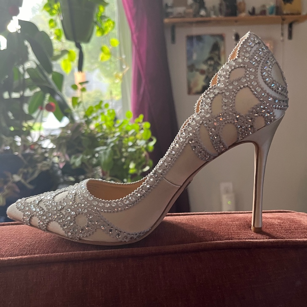 Badgley Mischka Ivory Pumps Sz 8